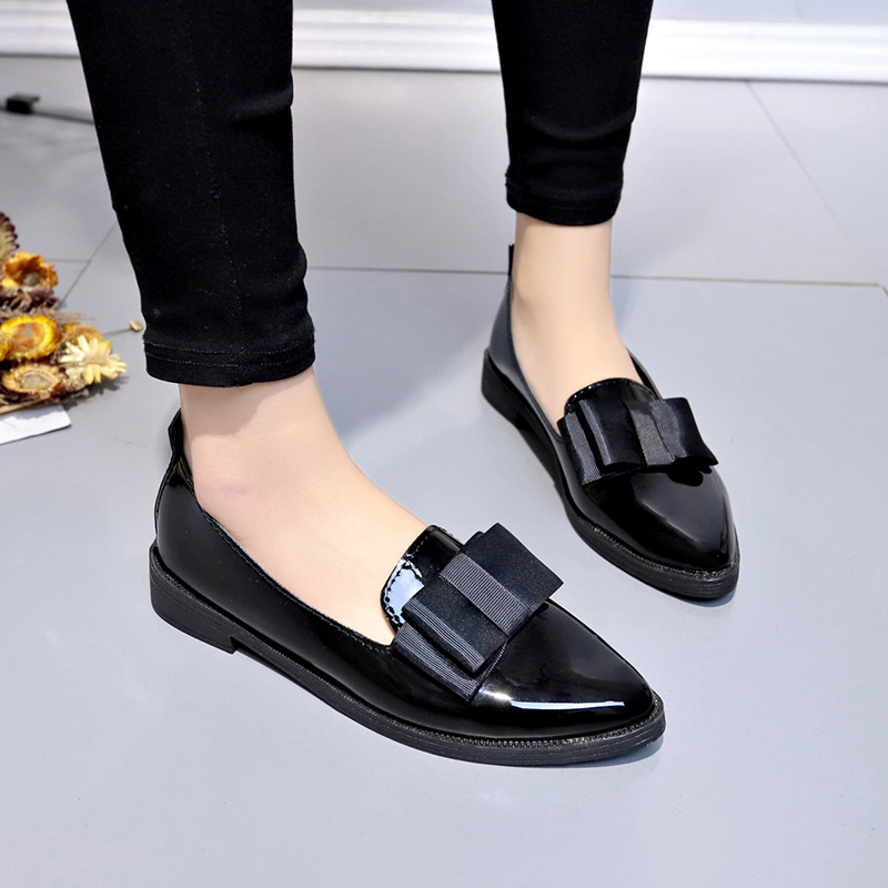 أحذية مسطحة سوداء/حمراء داكنة  - مراجعة Heels وسعره