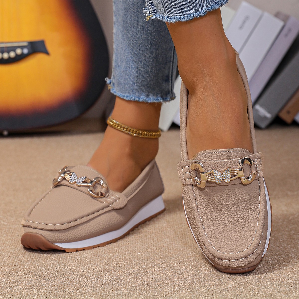 أحذية نسائية مسطحة جديدة لعام  - مراجعة Sneakers وسعره